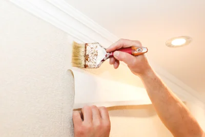 Pose de papier peint à Courances — revêtements muraux et toiles de verre